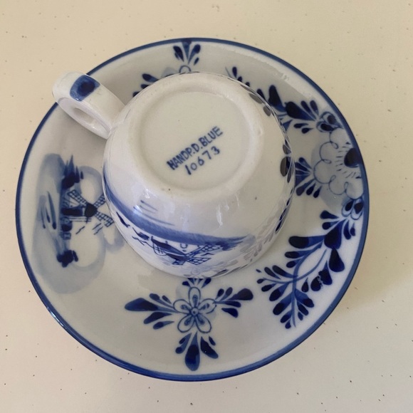 Delft Floral Blue and White Teacup and Saucer Set - Picture 7 of 10
